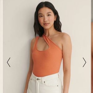 NA-KD Asymmetric Ribbed top